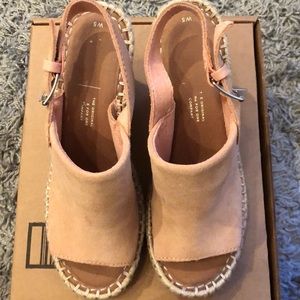 Toms size 5 Pink Wedges